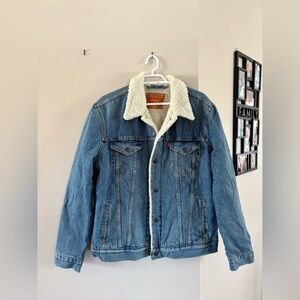 Levi’s Sherpa Trucker Jacket size large